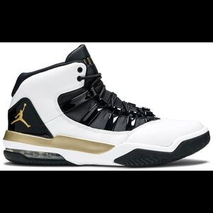 NIKE JORDAN MAX AURA 'WHITE BLACK GOLD' Men US 9 EUC